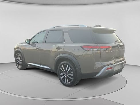 Used 2023 Nissan Pathfinder Platinum AWD/4WD image 5