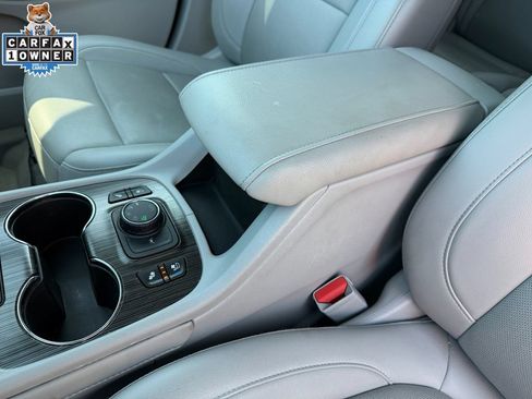 Used 2023 GMC Acadia SLT w/ Technology Package AWD/4WD image 23
