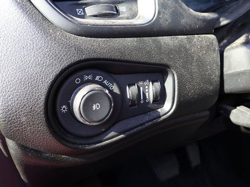 Used 2019 Jeep Renegade Limited w/ LED Lighting Group AWD/4WD image 14