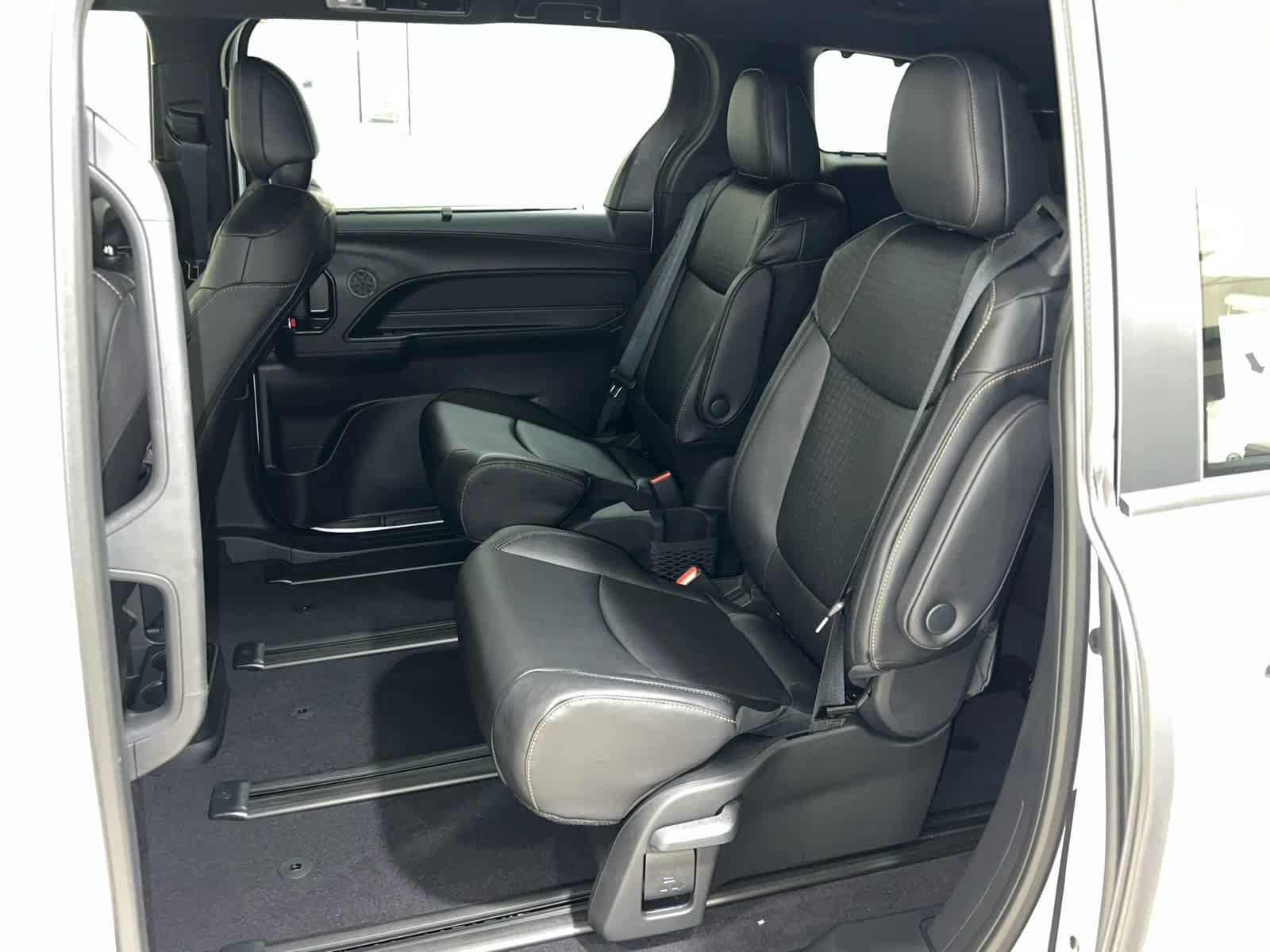 New 2026 Toyota Sienna XLE Woodland Edition AWD/4WD image 12