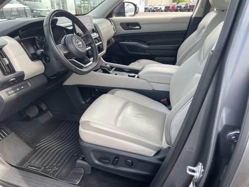 Used 2024 Nissan Pathfinder SL AWD/4WD image 23