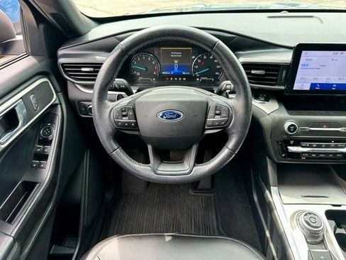 Used 2020 Ford Explorer XLT w/ Equipment Group 202A AWD/4WD image 16