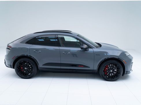 New 2026 Porsche Macan Turbo Electric AWD/4WD image 8