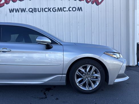 Used 2019 Toyota Avalon XLE image 2