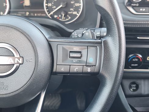 Used 2024 Nissan Rogue SV FWD image 28