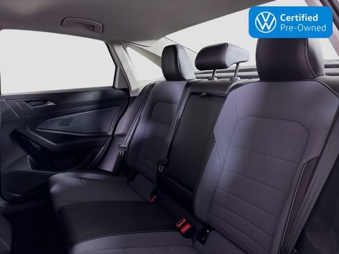 Used 2025 Volkswagen Jetta SE image 24