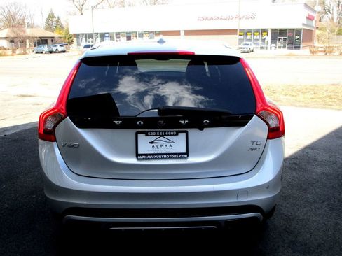 Used 2015 Volvo V60 T5 Cross Country w/ Convenience Package image 9