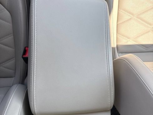 Used 2024 Volkswagen Atlas SE w/ Panoramic Sunroof Package AWD/4WD image 19