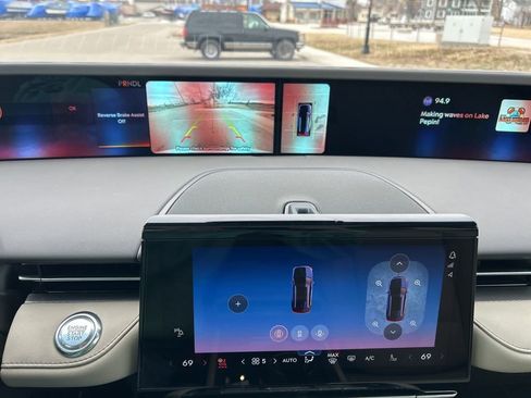 Used 2024 Lincoln Nautilus Premier w/ Equipment Group 102A image 19