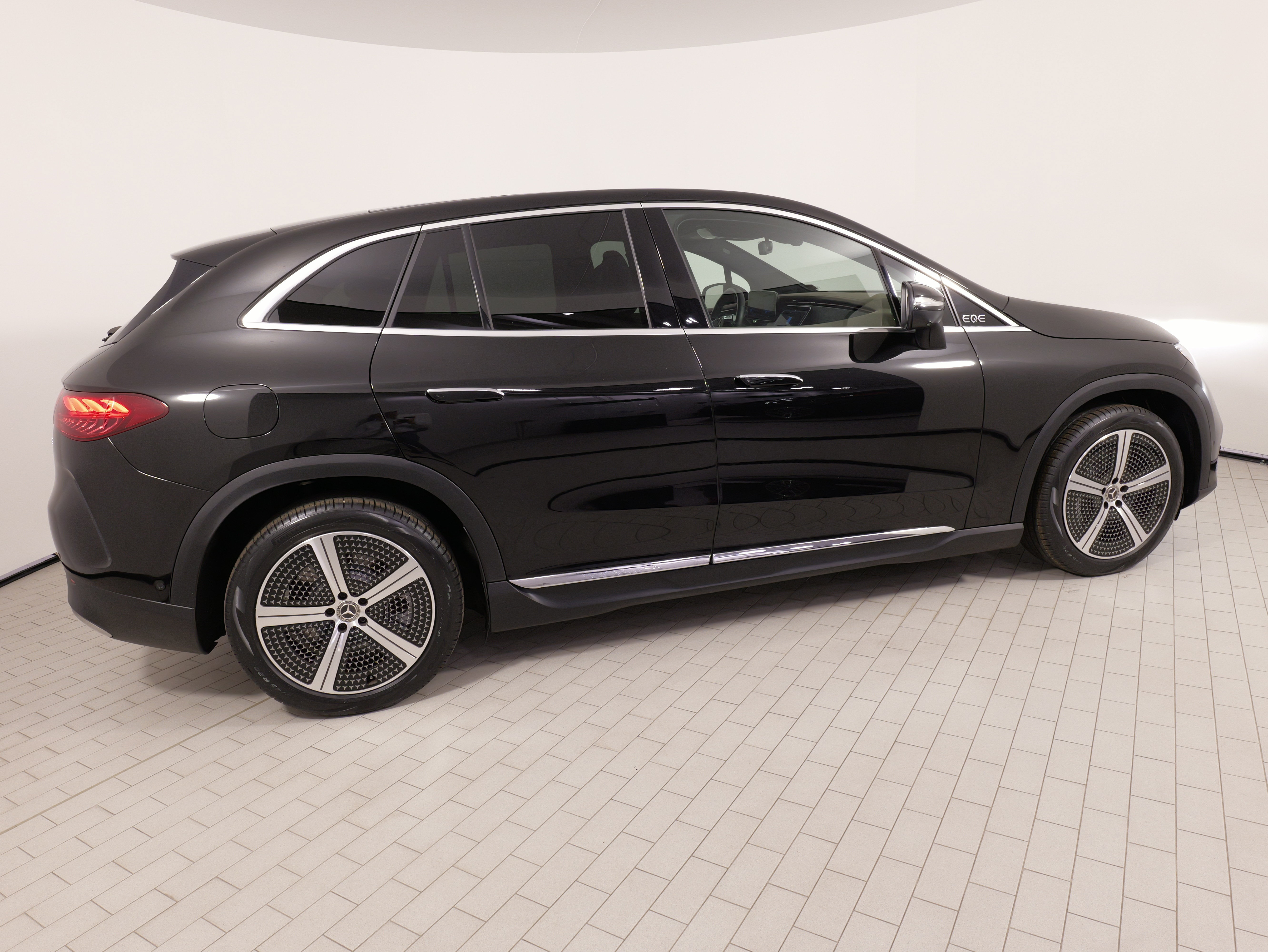 Used 2023 Mercedes-Benz EQE 350+ 4MATIC SUV image 9