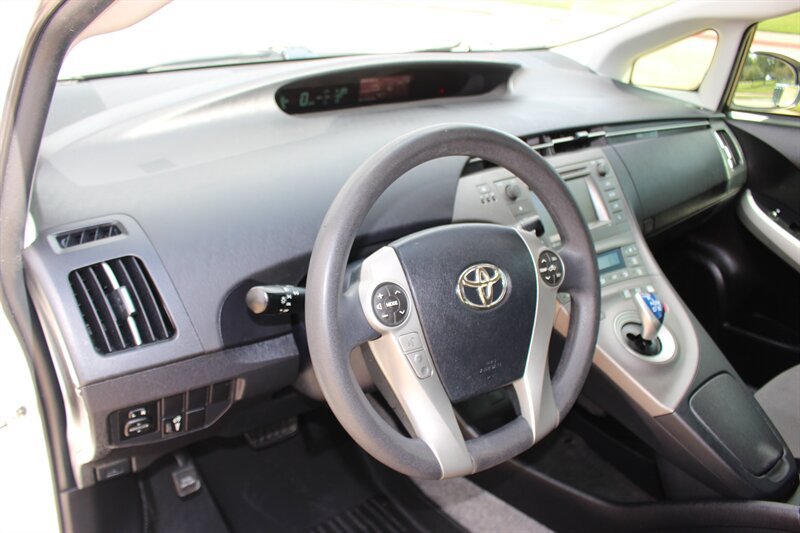 Used 2015 Toyota Prius Three FWD image 17