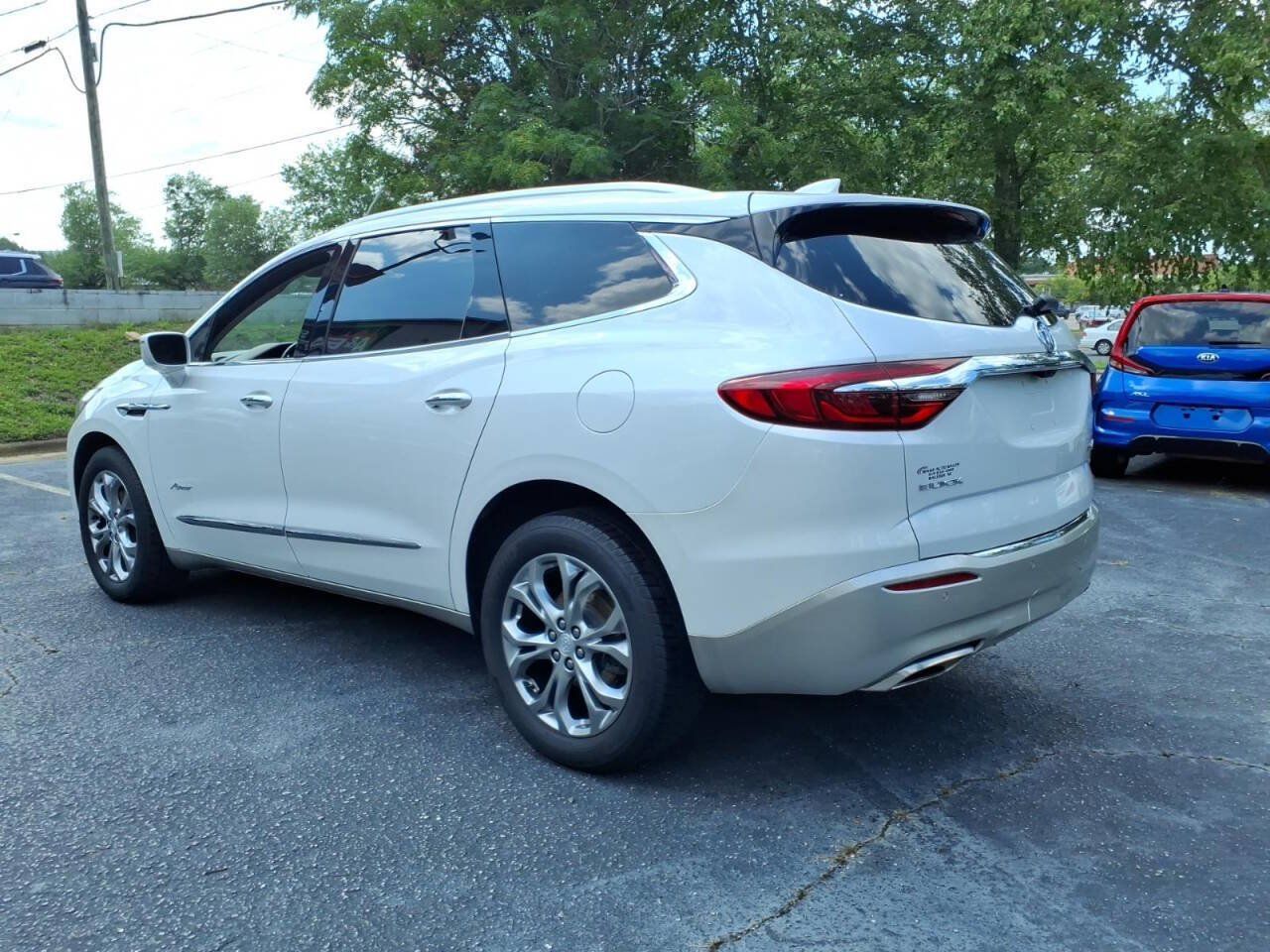 Used 2018 Buick Enclave Avenir w/ Avenir Technology Package AWD/4WD image 25