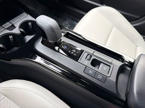 Used 2024 Toyota Prius XLE image 28