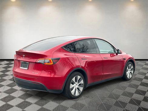 Used 2021 Tesla Model Y Long Range image 2