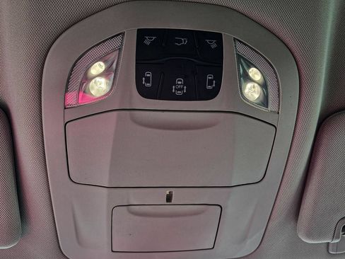 Used 2024 Chrysler Pacifica Limited FWD image 33