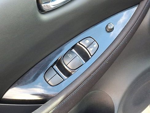 Used 2022 Nissan Leaf SV image 25