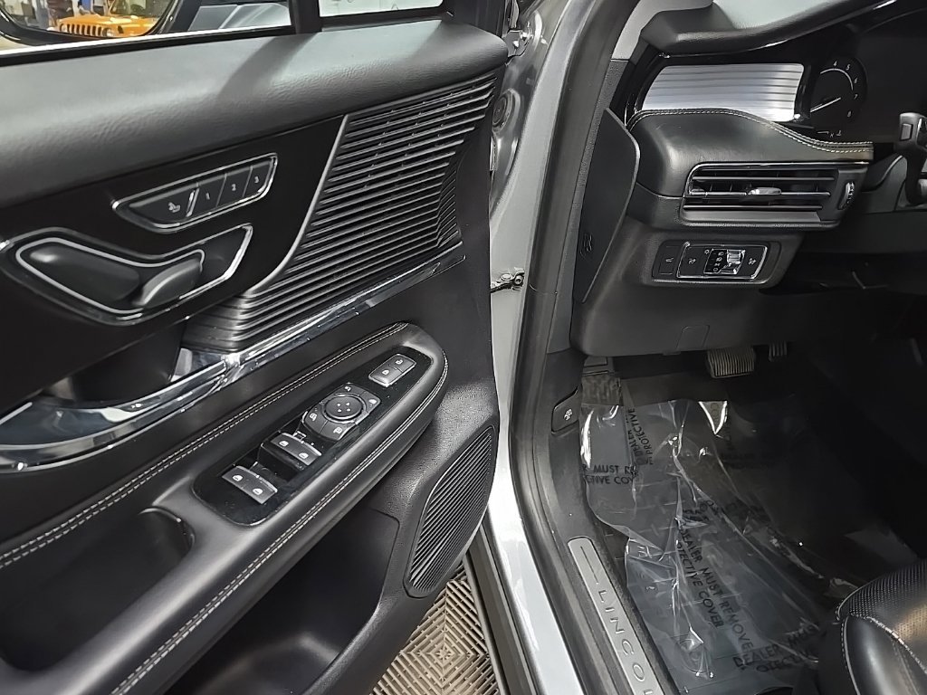 Used 2022 Lincoln Corsair AWD w/ Equipment Group 101A image 30