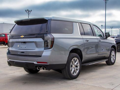 New 2026 Chevrolet Suburban Premier image 7