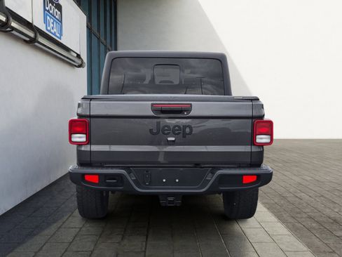 Used 2022 Jeep Gladiator Sport image 4