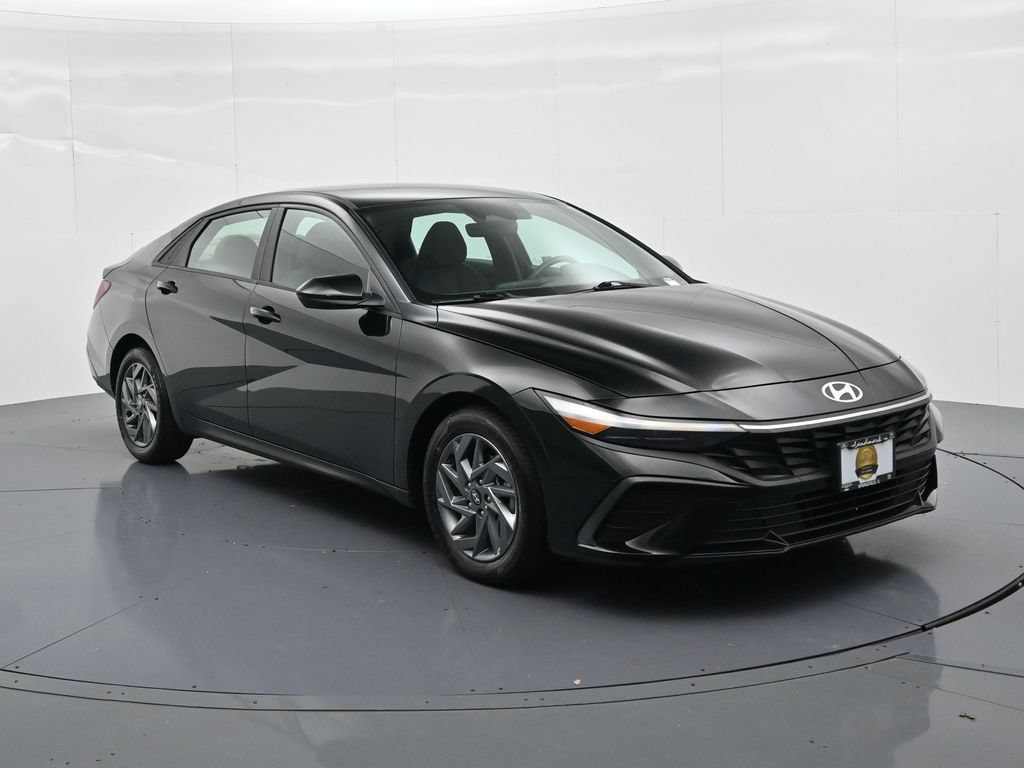 Used 2024 Hyundai Elantra SEL FWD image 4