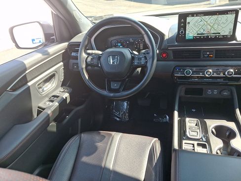Used 2025 Honda Pilot Black Edition image 10
