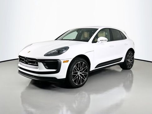 Used 2025 Porsche Macan image 1