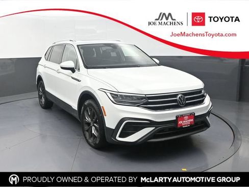 Used 2022 Volkswagen Tiguan SE w/ Panoramic Sunroof Package FWD image 1
