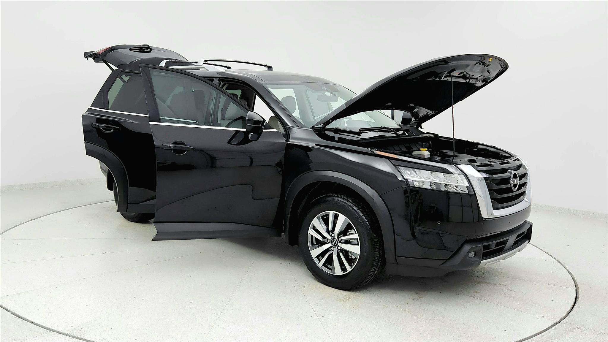 Used 2024 Nissan Pathfinder SL w/ Cargo Package FWD image 12