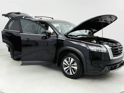 Used 2024 Nissan Pathfinder SL w/ Cargo Package FWD image 12
