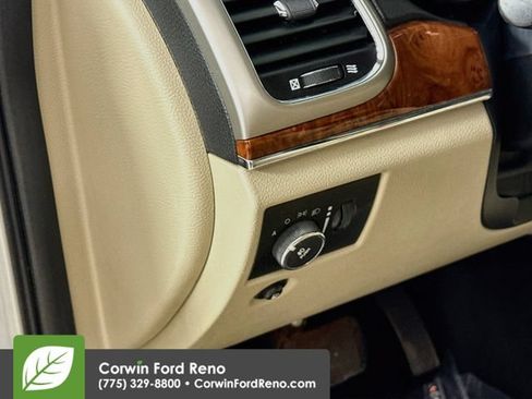 Used 2011 Jeep Grand Cherokee Limited w/ Luxury Group II AWD/4WD image 13