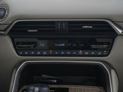 Certified 2024 MAZDA CX-90 Plug-In Hybrid w/ Premium Plus AWD/4WD image 17