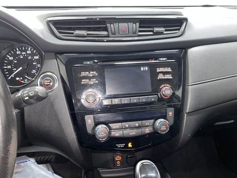 Used 2017 Nissan Rogue SV AWD/4WD image 22