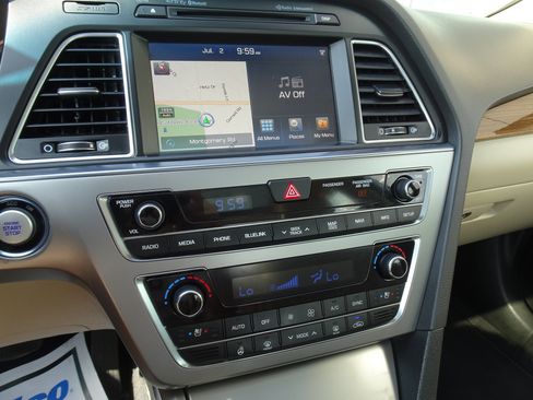 Used 2015 Hyundai Sonata Limited w/ Option Group 05 FWD image 19