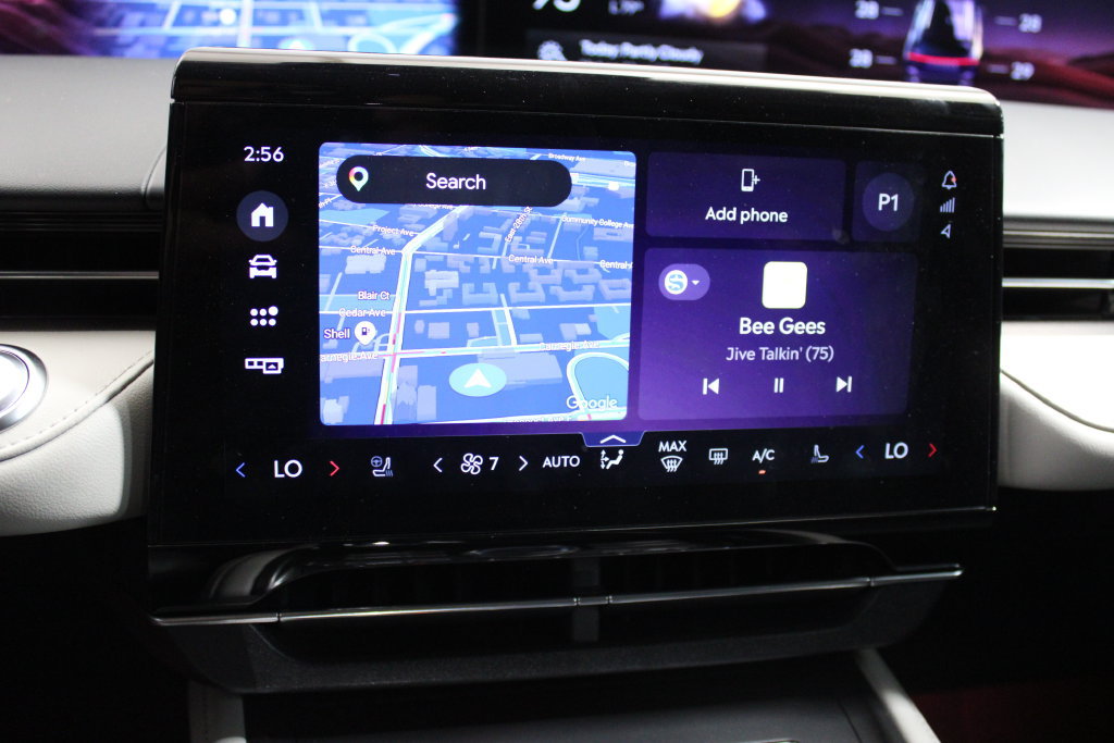Used 2025 Lincoln Nautilus Premier AWD/4WD image 18