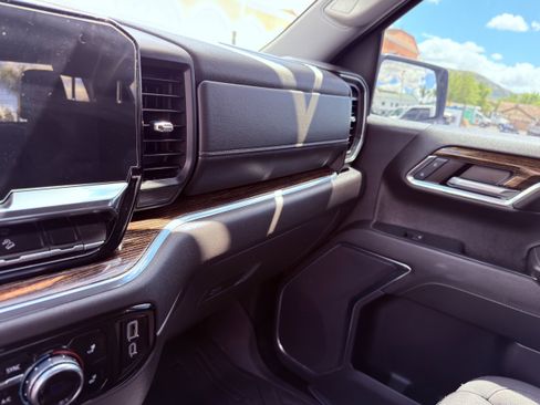 Used 2024 GMC Sierra 1500 Elevation image 41