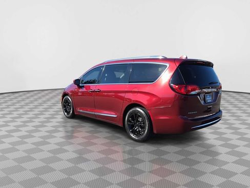 Used 2020 Chrysler Pacifica Touring-L w/ Tire & Wheel Group FWD image 6