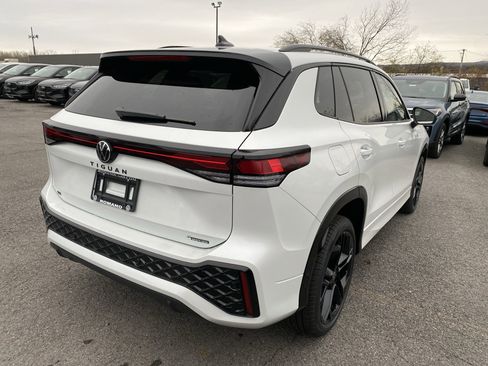 New 2025 Volkswagen Tiguan SE R-Line image 7