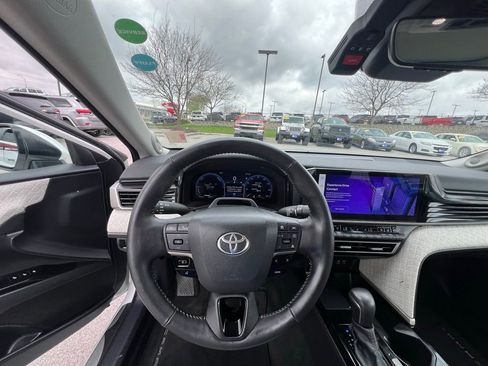 Used 2025 Toyota Camry XLE w/ Premium Plus Package image 44