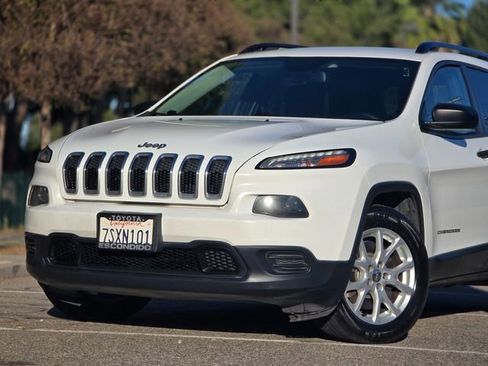 Used 2016 Jeep Cherokee Sport image 18