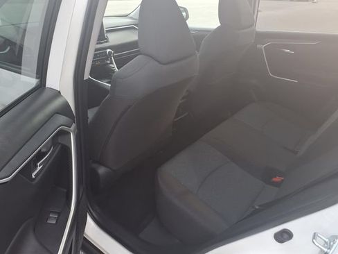 Used 2025 Toyota RAV4 XLE FWD image 15