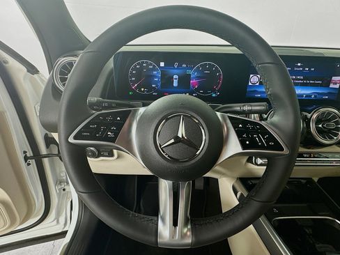 Certified 2025 Mercedes-Benz GLB 250 4MATIC image 11