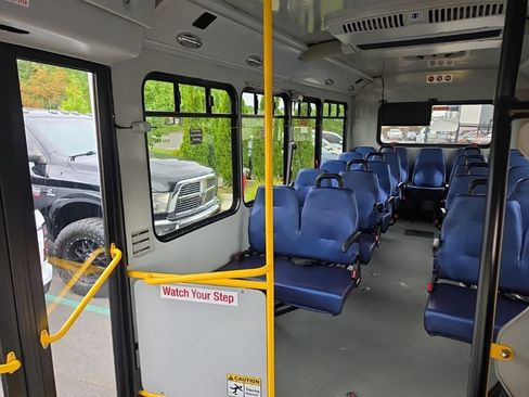 Used 2020 Chevrolet Express 4500 w/ Shuttle Bus Package RWD image 3