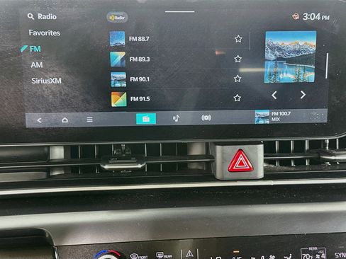 Used 2025 Kia Carnival FWD image 21