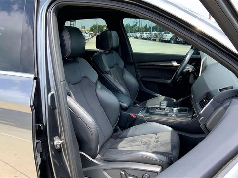 Used 2019 Audi SQ5 Premium Plus w/ Premium Plus Package AWD/4WD image 9