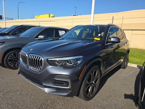 Used 2022 BMW X5 sDrive40i w/ Premium Package RWD image 2