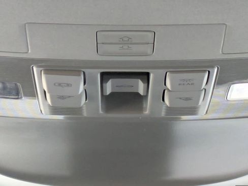 New 2026 Volkswagen Taos SE image 23