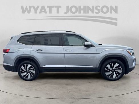 Used 2025 Volkswagen Atlas SE AWD/4WD image 6