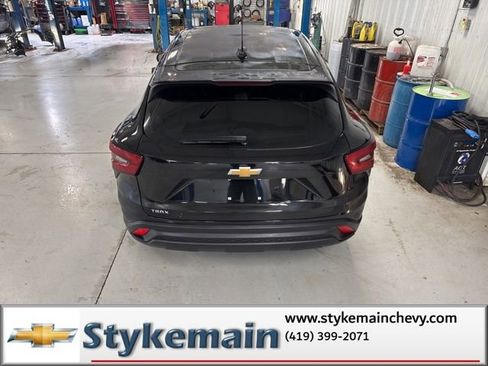 Used 2024 Chevrolet Trax LS w/ LS Convenience Package image 11