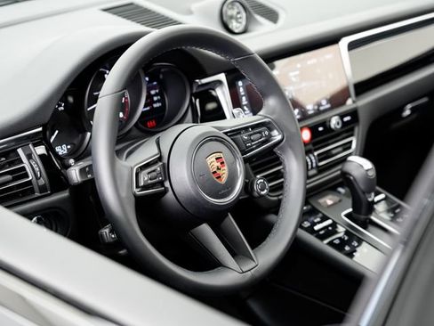 Certified 2026 Porsche Macan AWD/4WD image 9