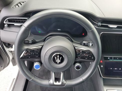 Used 2024 Maserati Grecale GT image 21